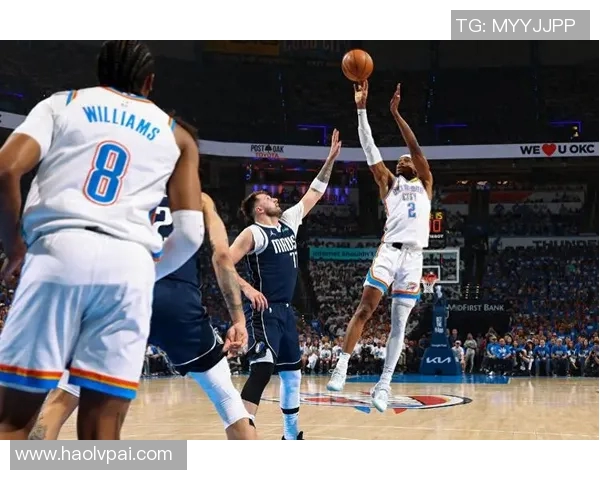 东契奇跨界挑战足球世界展现全能运动员风采